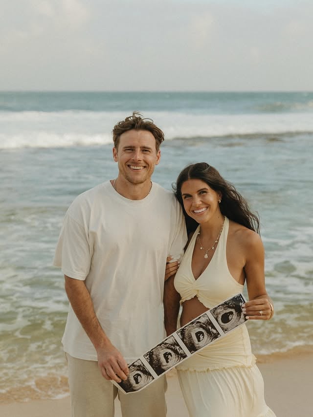 Life has been extra good to us lately 🕊️ Baby girl coming in December 🌺