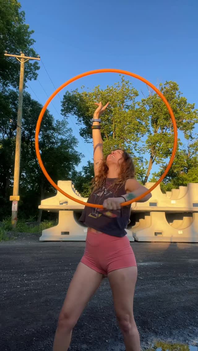 Just vibes 🧡 by @moodhoops
