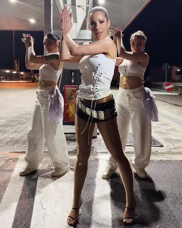 Pitsop veloce dopo aver portato #Tucamacarena sul palco per la prima volta ⛽️🔥 
Mi sa che devo ancora ripassare qualche mossa 😅
Vi sta piacendo Tucamacarena??