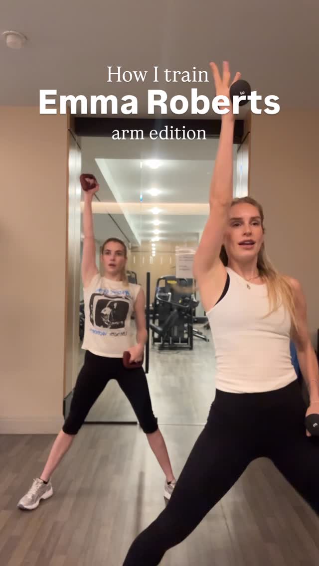 Lights, camera, arms with @emmaroberts 💪🏼
Comment ARMS and I’ll send you the 10 min arm class we did from my class on @thesculptsociety app!