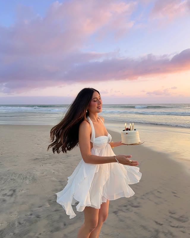 It’s Gemini seasonnnn ♊️✨ Another year around the sun, another year to be so grateful for🫶🏼🎂

.

Birthday sunset photos, sunset birthday cake photos, Gemini birthday photoshoot ideas, sunset dresses, frilly white dress