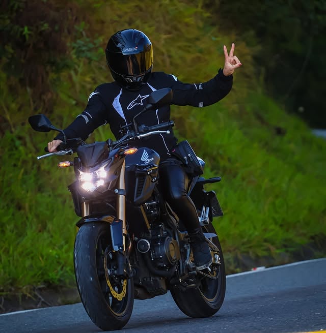 Você só entende quando “VIVE”..#rotadaprincesa #cb500f #ehdemulher #mulherqueacelera @cb500f_photos @osguricwb @os_brothers_cwb by @mulherqueacelera