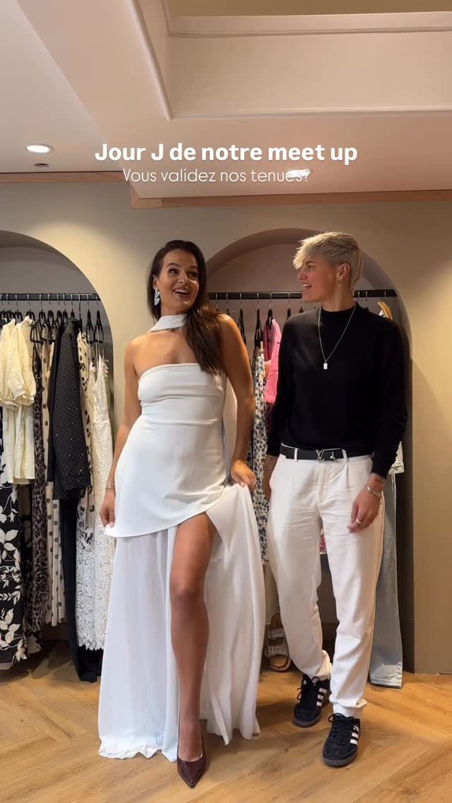 Vous validez nos tenues d’hier? 🤭 J’ai oublié de poster la vidéo 🙈 Ne venez pas au magasin aujourd’hui l’ouverture du Showroom @mareva.collection et le meet up était hier 🤭 Je serais lundi une bonne partie de la journée au magasin pour celle qui demandent ♥️
Tenue @mareva.collection évidemment 🤭
___________________
#couple #reality #fun #couplegoals #meetup