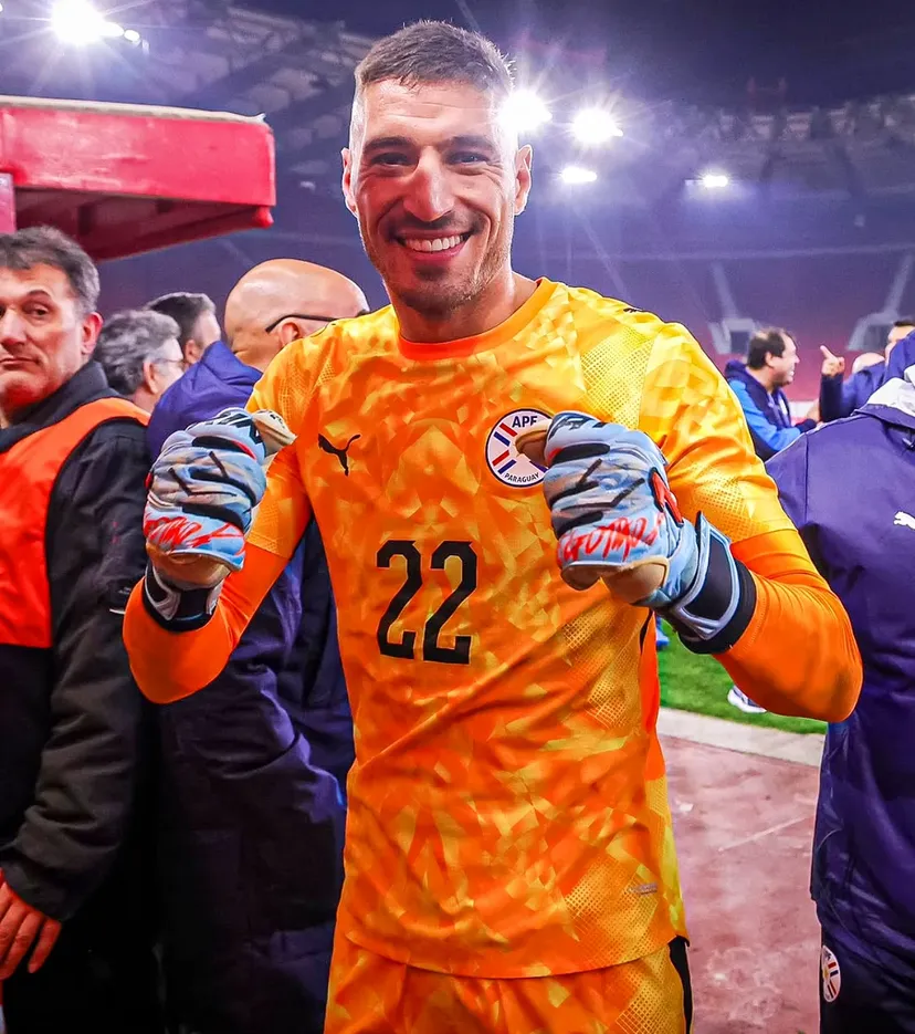 Gastón Olveira está siendo el arquero del equipo titular en los entrenamientos y se perfila para ser el portero de la selección en el debut versus Estados Unidos. 🇵🇾

Informa @danymacica (Ñanduti)