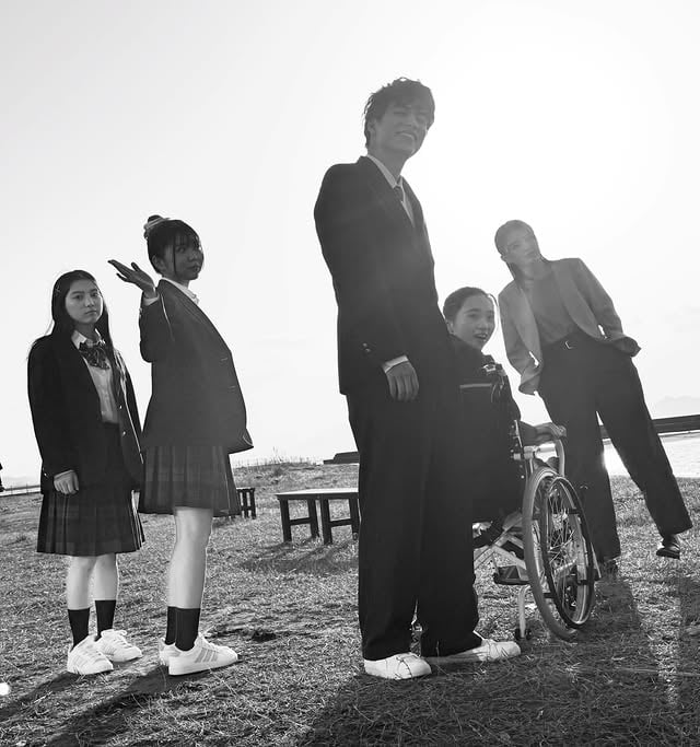卒業おめでとう
みんなとは1番一緒に悩んだね。想いをどう繋ぐか、受け取るか、今何を感じるか、信じるか、そしてどう楽しむか。
本当にたくさん泣かされました。4人が最後の発表で見せてくれた演技は朝野への大きなプレゼントだった。
役者として本当にあの瞬間に立ち会えて幸せでした。
ありがとう。

@aoiito_official 
@kokoro_hirasawa_official 
@rk_io0328