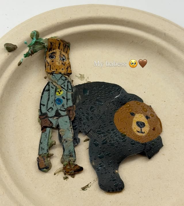 邱 比 特 小朋友 表示幸福 🎂祝福在場每一位雙子座大家生日快樂😬🫶🏽雖然成日發生呢啲surprise都好怕尷尬😦不過好多謝大家用寶貴嘅直播時間去同我提早慶生🫶🏽多謝在場嘅每一位～今日拍攝辛苦了～也多謝電視前嘅觀眾被迫同我提早慶祝🤭好鍾意個蛋糕！！多謝倫🪵🪵🤎🤎同時請大家繼續支持99台 @viutv 八點直樂 Viuriety ✨TheChooseDay by @_marifemarife_