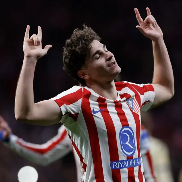 🗣️"Pernyataan Real Madrid menciptakan situasi ideal yang menguntungkan bagi Real Madrid dan Atleti: Florentino Pérez memenuhi janji kampanyenya untuk mengajukan penawaran sebesar €150 juta, sementara Atleti menaikkan harga Julián Álvarez dan menetapkan posisi tawar dalam negosiasi dengan klub-klub lain." 👀😁- @gastonedul