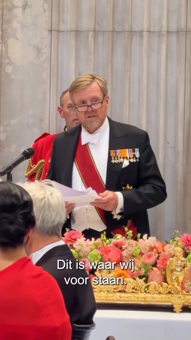 ✨ Het Koninklijk Paar biedt de bondspresident van Duitsland en zijn echtgenote een staatsbanket aan. De Prinses van Oranje en Prins Constantijn zijn hier ook bij aanwezig.
 
🔸 De Koning en bondspresident houden een toespraak. Lees de volledige toespraak van Koning Willem-Alexander op www.koninklijkhuis.nl
 
@minbz @germanyinnl @bundespraesident.steinmeier
🎥 RVD
