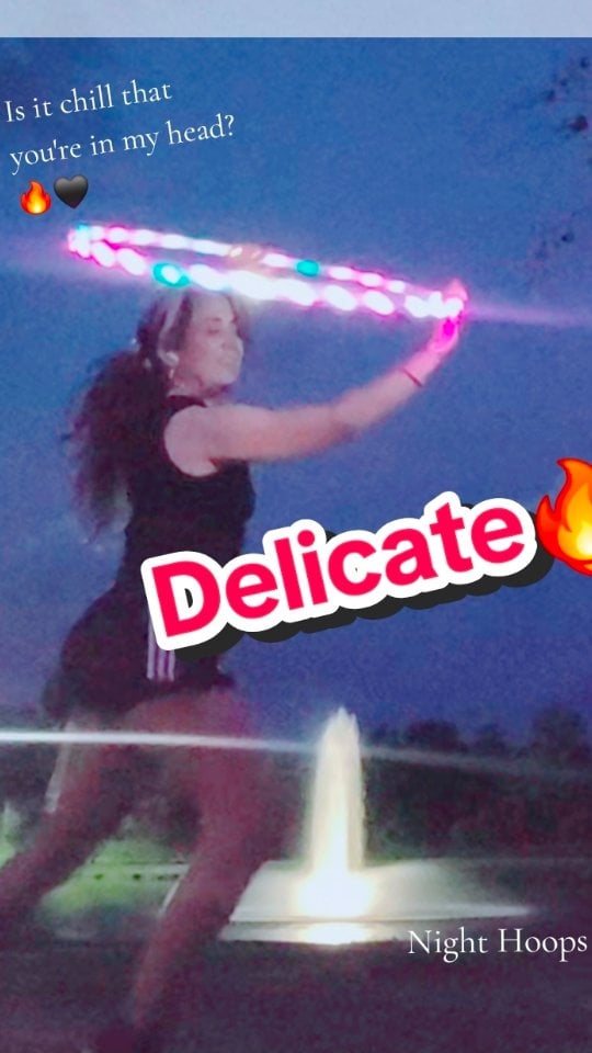🎶"Is it chill that you're in my head? Is it cool that I said all that?"🎶Stand by the ones who stand by you.🌙🖤@taylorswift t #delicate#dancer #flowmies #ledhoop @moodhoops by @moodhoops