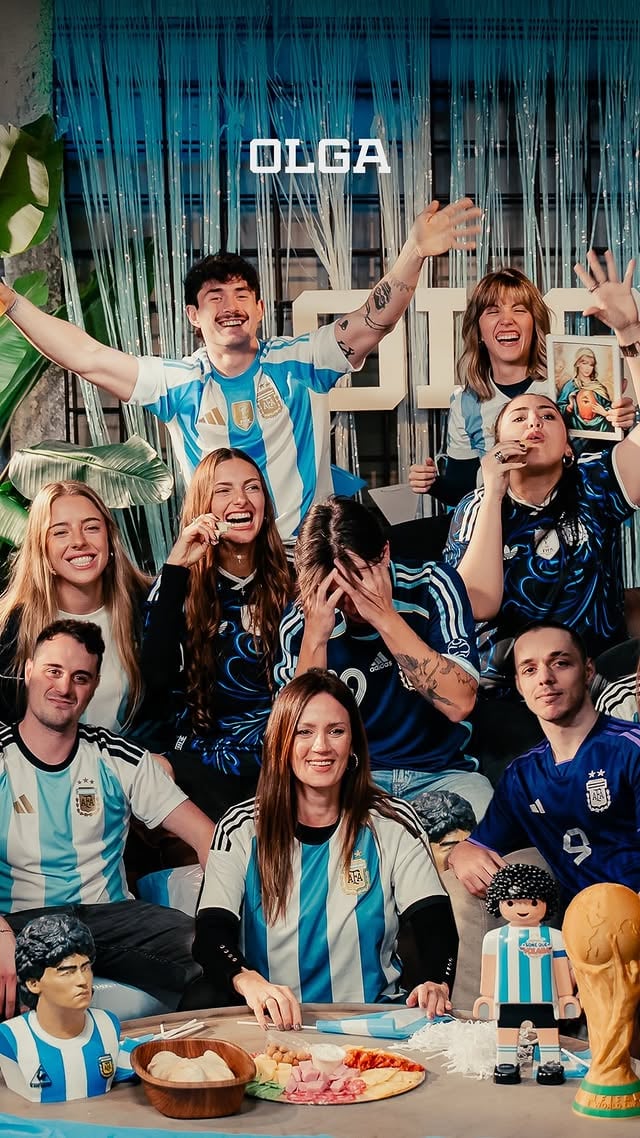 🇦🇷 LE PONEMOS EL COLOR AL MUNDIAL

La locura de ser argentinos, las cábalas compartidas, el abrazo con amigos y esa data futbolera que te vuelve loco. Todo eso que nos pasa por el cuerpo cuando juega la Selección, lo vivimos juntos en OLGA 

✈️Nati Jota y Gastón Edul desde EE.UU.
🧨Casa TDT desde EE.UU – 14:30HS
⚽️GolGana y AZZ Diario Mundial - 16:30HS
🏆GolGana Diario desde EE.UU - 17:30HS
💙Madre Argentina con Paula Chaves - ON DEMAND

Todo lo vas a ver en el canal de YT de OLGA