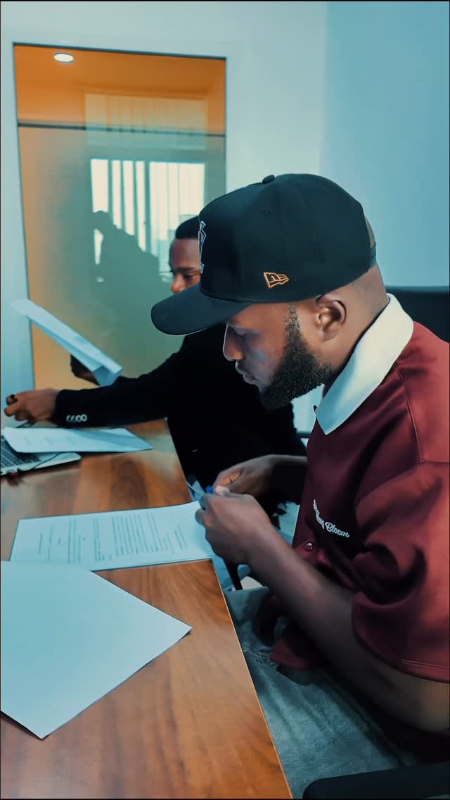 Kuanzia sasa mimi na Safari Lager @safarilager_tanzania ni kitu kimoja, nikiwa kama balozi nasema wanangu kwenye msimu huu wa kombe la Dunia bia ya mabingwa ni moja tu SAFARI LAGER 🍺 by @creez_favors