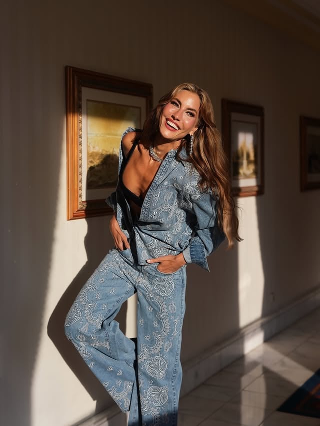 Una giornata perfetta con Liu Jo ✨
Moda dolu, ilham dolu bir gün...
@liujo’nun yeni İlkbahar/Yaz’27 koleksiyonunu izlemek ve bu özel defilenin bir parçası olmak çok keyifliydi.
Her detayına bayıldım🤍 
#ciaoamore

#reklam
#işbirliği