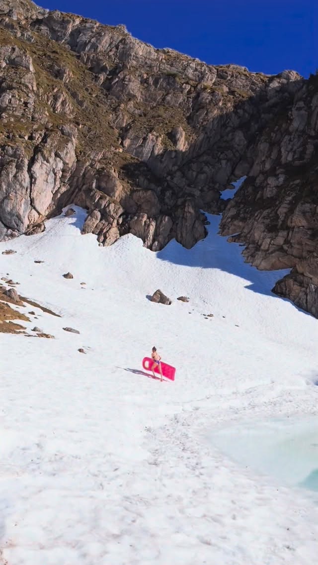 People kept telling me I was too childish. 
That I should be more ‚adult‘.
But adult isn’t a dress code. It’s not a checklist. Not an age.
Just live your thing. That’s the whole point.🐒
.
🎥 @roman_hauthaler 🫂
.
#athlete #stefaniemillinger #mountain #icebath
