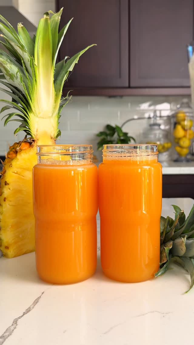 You needed a refreshing tropical juice today 🍍☀️This pineapple, cantaloupe & ginger juice is sweet, refreshing, hydrating, and perfect for summer 🤤✨Add lots of ice and it tastes like a tropical vacation in a glass ❄️🍹Recipe:🍈 1 cantaloupe🍍 1/2 pineapple🫚 2-inch gingerBenefits:✨ Hydrating & refreshing☀️ Packed with vitamin C🫚 Ginger may support digestion🍍 Pineapple contains bromelain enzymes🍈 Great summer fruit for hydrationMade in my favorite Nama J2 Juicer 💛Link in bio with code EVA10 to save $60 off.Have a beautiful day!Eva ❤️#healthyjuice #juicecleanse #fruitjuice #asmrsounds #healthyreels by @splashofgoodness