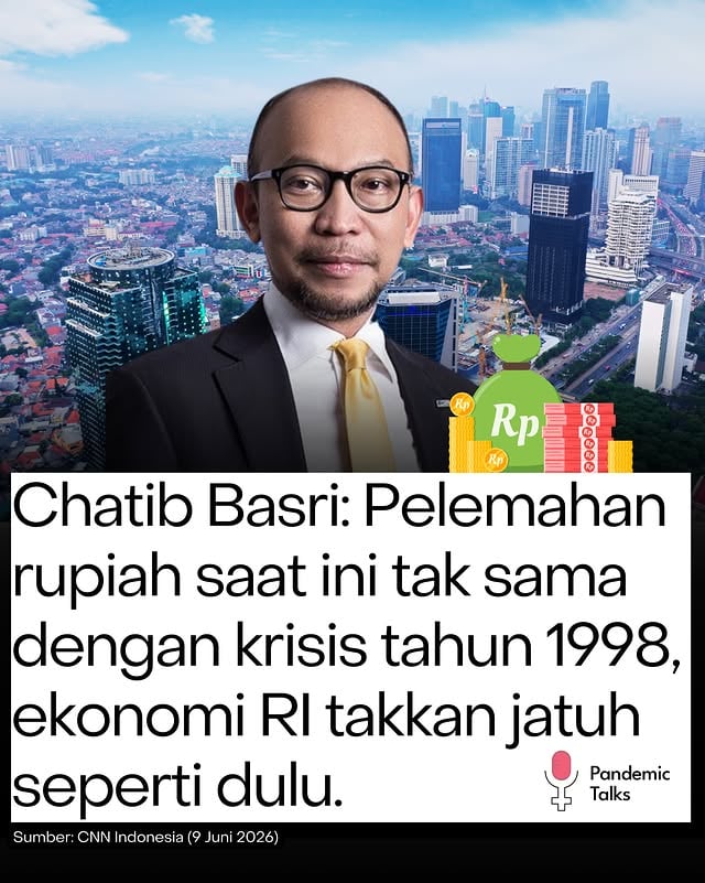Ekonom senior Chatib Basri menegaskan pelemahan rupiah saat ini tidak akan membawa Indonesia ke krisis seperti 1998. Perbedaan utamanya terletak pada sistem nilai tukar yang kini lebih fleksibel dan perusahaan yang sudah lebih siap menghadapi gejolak melalui hedging maupun diversifikasi aset.

Namun, Chatib memperingatkan ada kelompok yang paling menanggung beban: kelas menengah. Kelompok dengan pengeluaran Rp 3–10 juta per bulan disebut mengalami pertumbuhan negatif dalam tujuh tahun terakhir tidak mendapat bantuan sosial seperti kelompok bawah, tapi juga tidak sekuat kelompok atas dalam menghadapi tekanan ekonomi. Pelemahan rupiah juga berpotensi mendorong kenaikan harga bahan baku impor seperti kedelai dan gandum yang langsung berdampak pada harga tahu, tempe, hingga mi instan yang jadi konsumsi sehari-hari masyarakat.